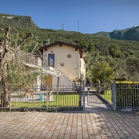 Fuzzys - Un Antico Casale Ristrutturato Villa Malcesine